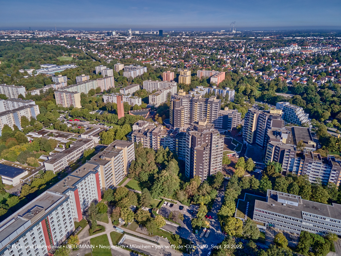 23.09.2022 - Karl-Marx-Ring 53-53c und Studentenwohnheim und Marx-Zentrum in Neuperlach